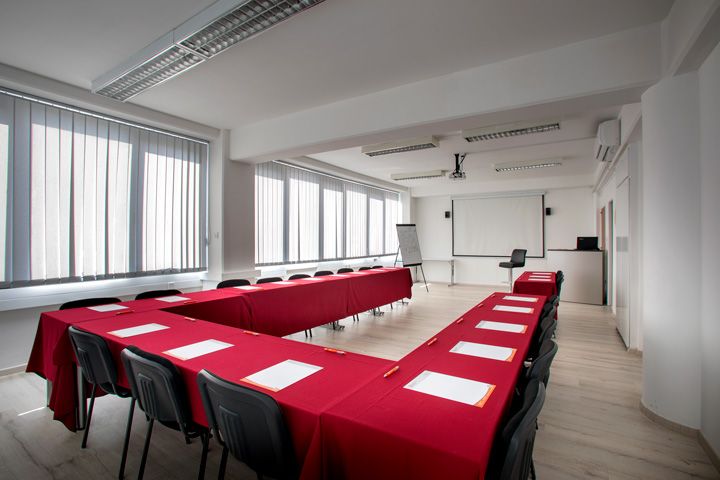 aithouses ekpeudeisis socialspace academy